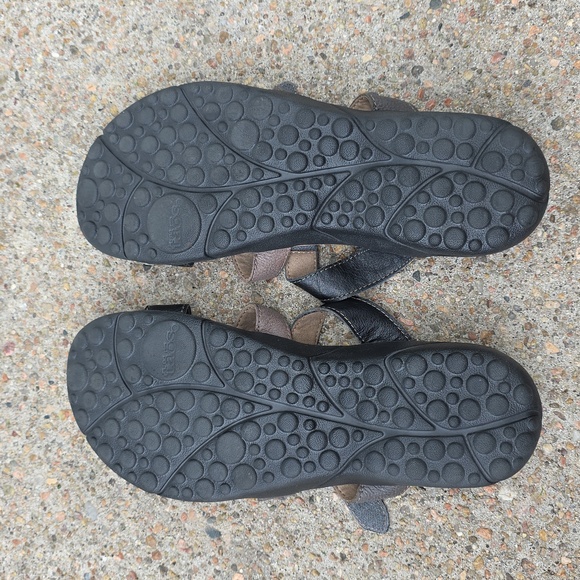 Taos Tribute 2 Leather Strappy Slip On Sandals Size 8 - Picture 7 of 8